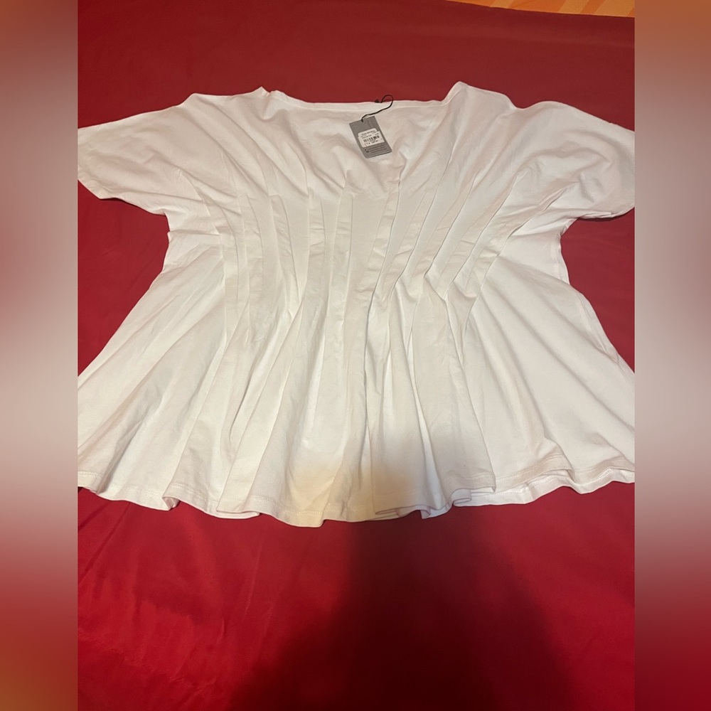 Chic White Pleated Women's Top